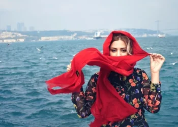 Why Should You Travel With A Scarf