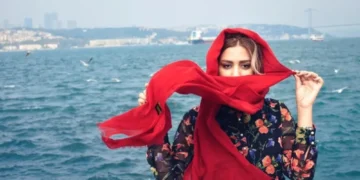 Why Should You Travel With A Scarf